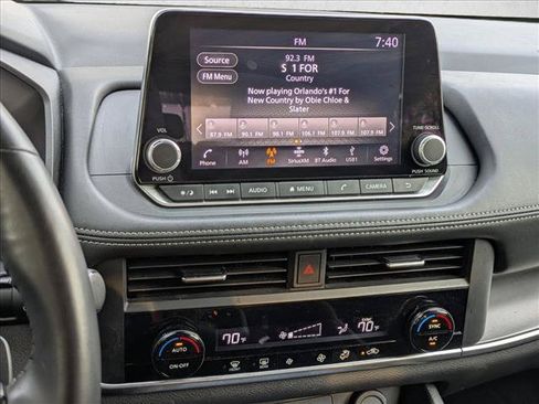 Used 2025 Nissan Rogue SV FWD image 11