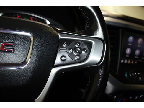 Used 2023 GMC Acadia SLT image 30