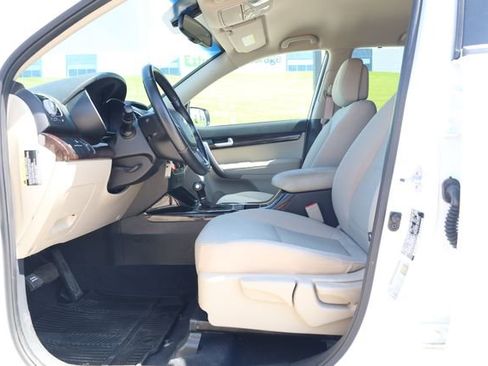 Used 2014 Kia Sorento LX AWD/4WD image 10