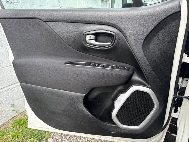 Used 2021 Jeep Renegade Latitude AWD/4WD image 22