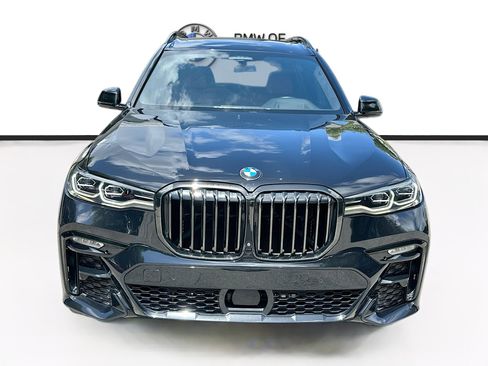 Used 2022 BMW X7 xDrive40i w/ M Sport Package AWD/4WD image 2