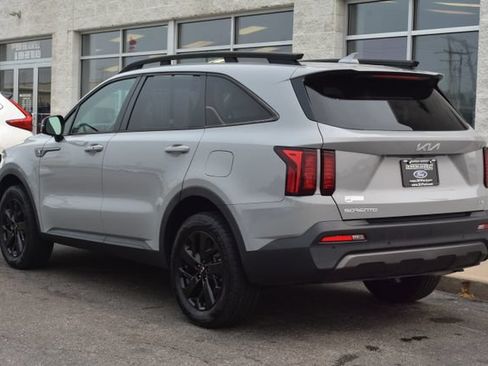Used 2023 Kia Sorento S w/ Panoramic Sunroof Package AWD/4WD image 9
