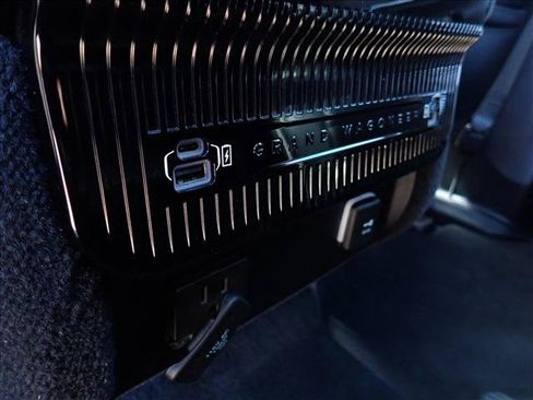 Used 2023 Jeep Grand Wagoneer Series II AWD/4WD image 12