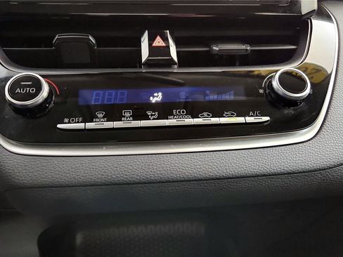 Used 2022 Toyota Corolla LE image 30