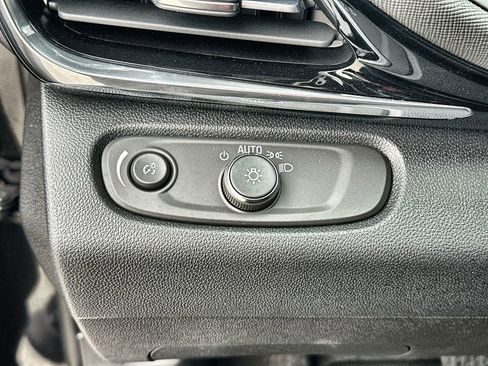 Used 2025 Buick Envista Avenir image 17