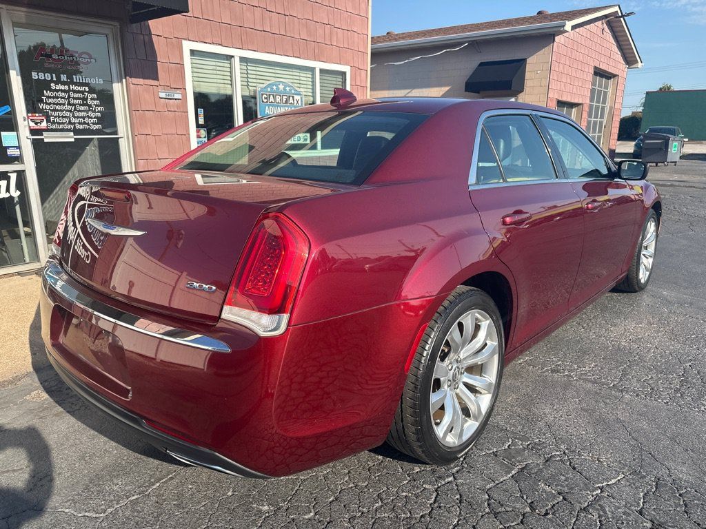 Used 2018 Chrysler 300 Touring L RWD image 5
