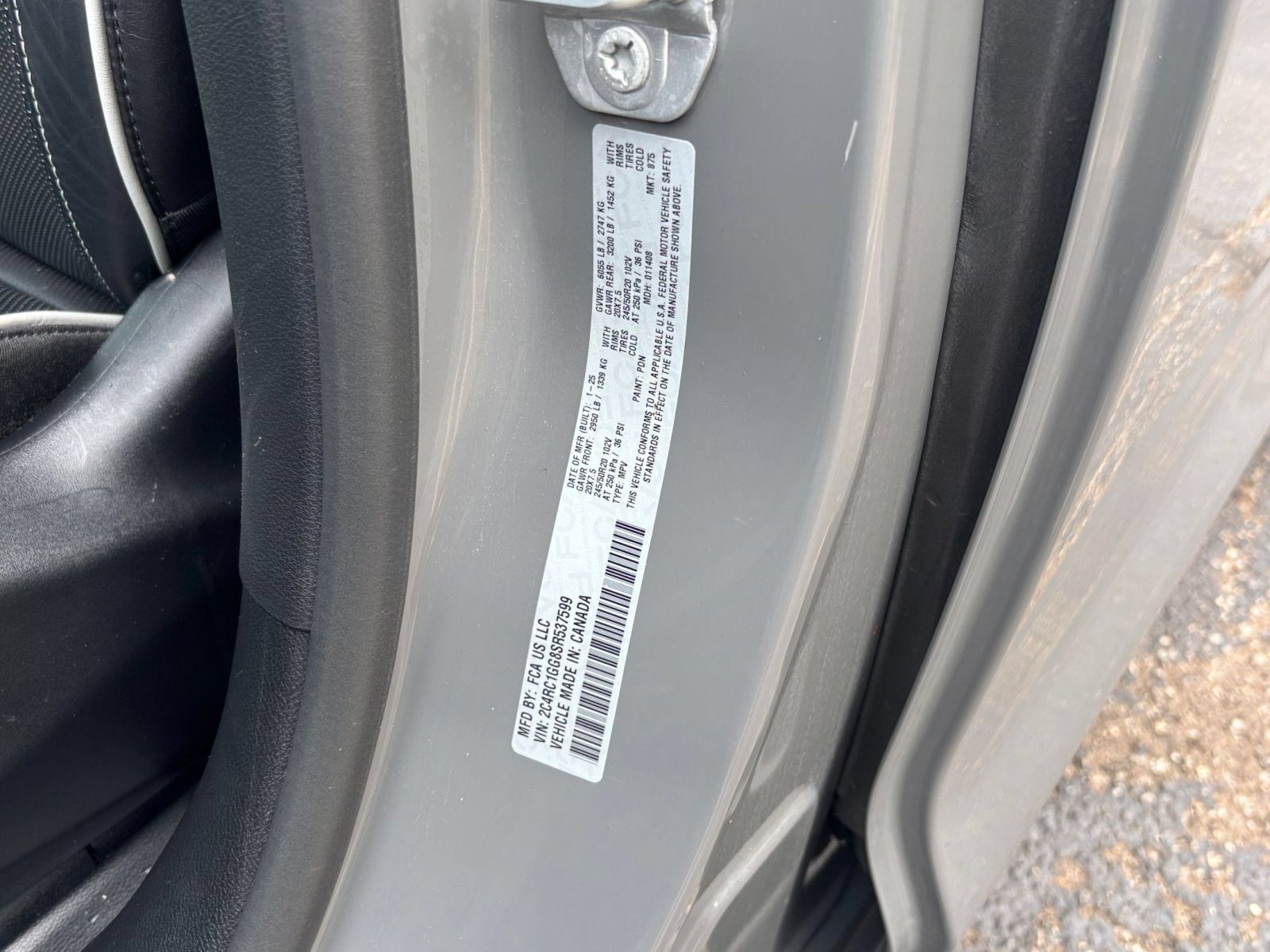 Used 2025 Chrysler Pacifica Limited FWD image 34