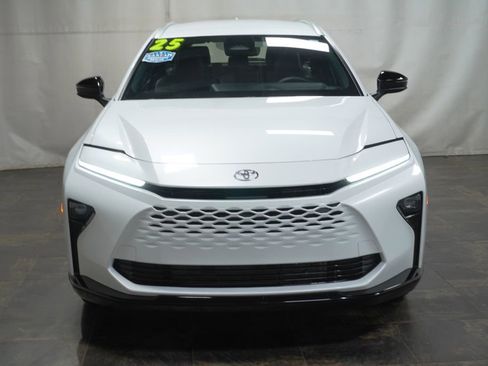 Certified 2025 Toyota Crown Signia XLE image 9