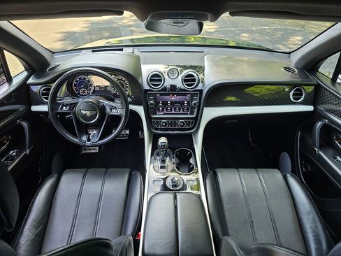 Used 2020 Bentley Bentayga Design Series image 10
