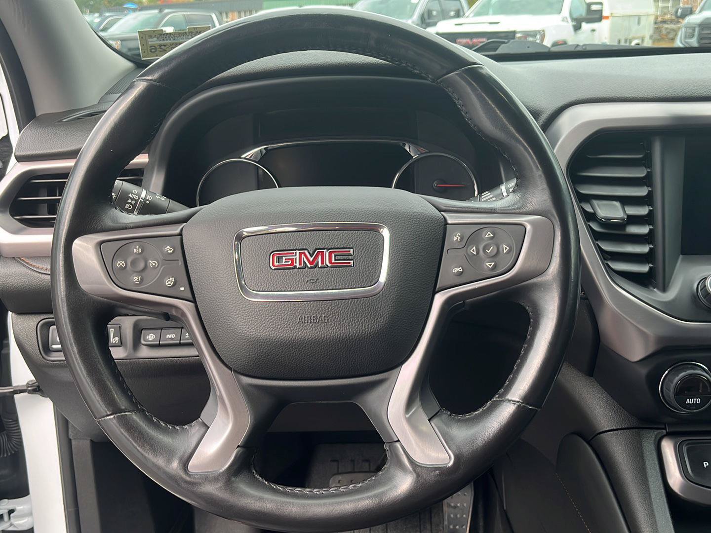 Used 2022 GMC Acadia AT4 w/ Technology Package AWD/4WD image 17