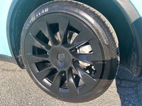 Used 2023 Tesla Model Y Long Range image 31