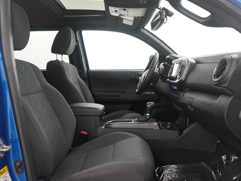 Used 2016 Toyota Tacoma TRD Sport image 10