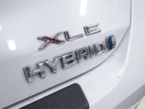 Used 2021 Toyota Avalon XLE w/ Moonroof Package image 31