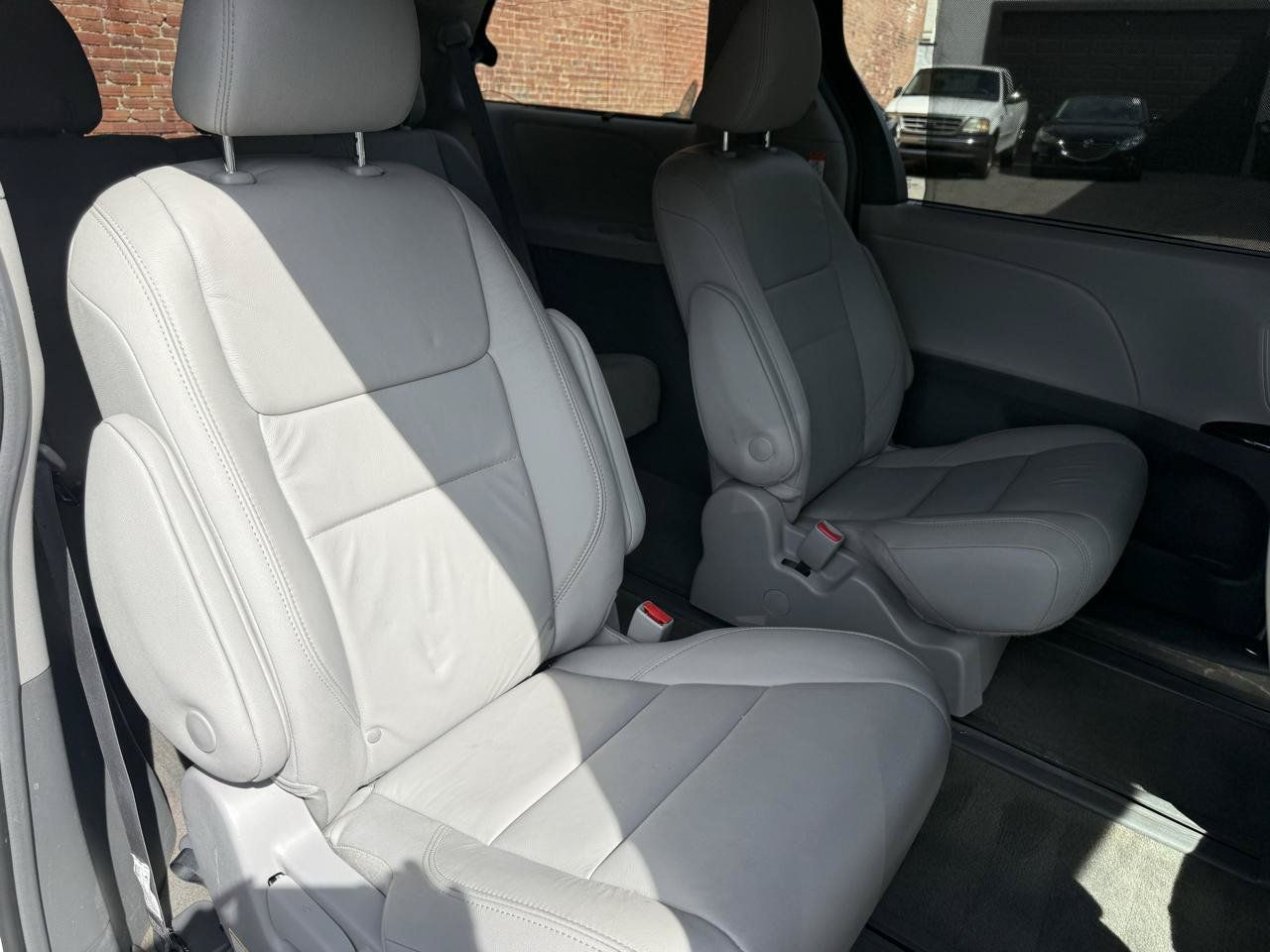 Used 2018 Toyota Sienna XLE Premium AWD/4WD image 8