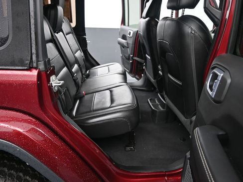 Used 2021 Jeep Wrangler Unlimited Sahara image 20