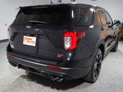 Used 2022 Ford Explorer ST w/ ST Street Pack image 7