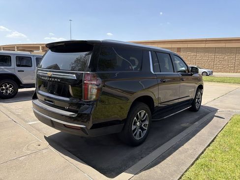 Used 2024 Chevrolet Suburban LT w/ LT Signature Plus Package RWD image 3