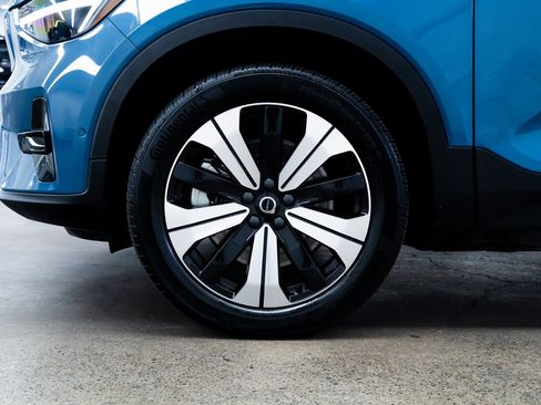 Used 2023 Volvo C40 P8 Recharge Plus w/ Climate Package image 7