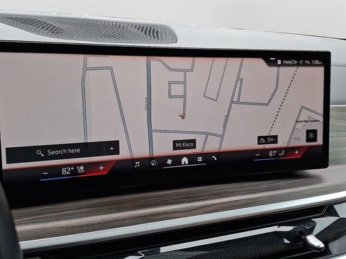 Used 2024 BMW X5 xDrive40i w/ Premium Package image 16