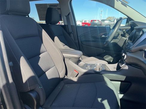 Used 2023 GMC Terrain SLE w/ Driver Convenience Package image 11