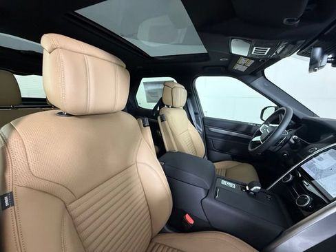 New 2026 Land Rover Discovery Limited Edition AWD/4WD image 31