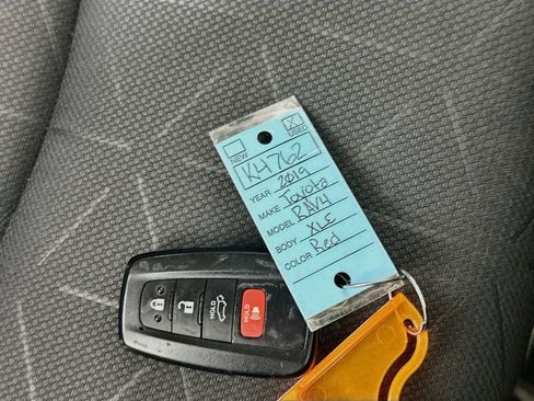 Used 2019 Toyota RAV4 XLE w/ Convenience Package FWD image 34