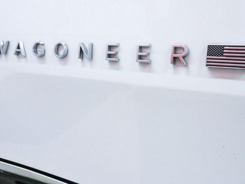 Used 2024 Jeep Wagoneer 2WD image 38