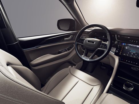 New 2026 Jeep Grand Cherokee Limited RWD image 8