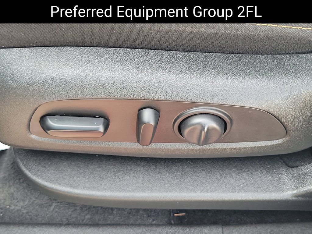 Used 2020 Chevrolet Equinox LT w/ Driver Convenience Package AWD/4WD image 7