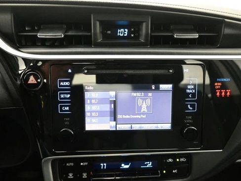 Used 2018 Toyota Corolla LE image 29