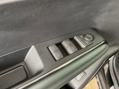 Used 2025 GMC Acadia AT4 w/ Luxury Package image 10