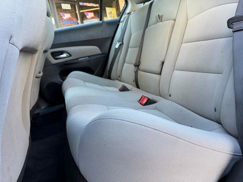 Used 2014 Chevrolet Cruze LT image 16