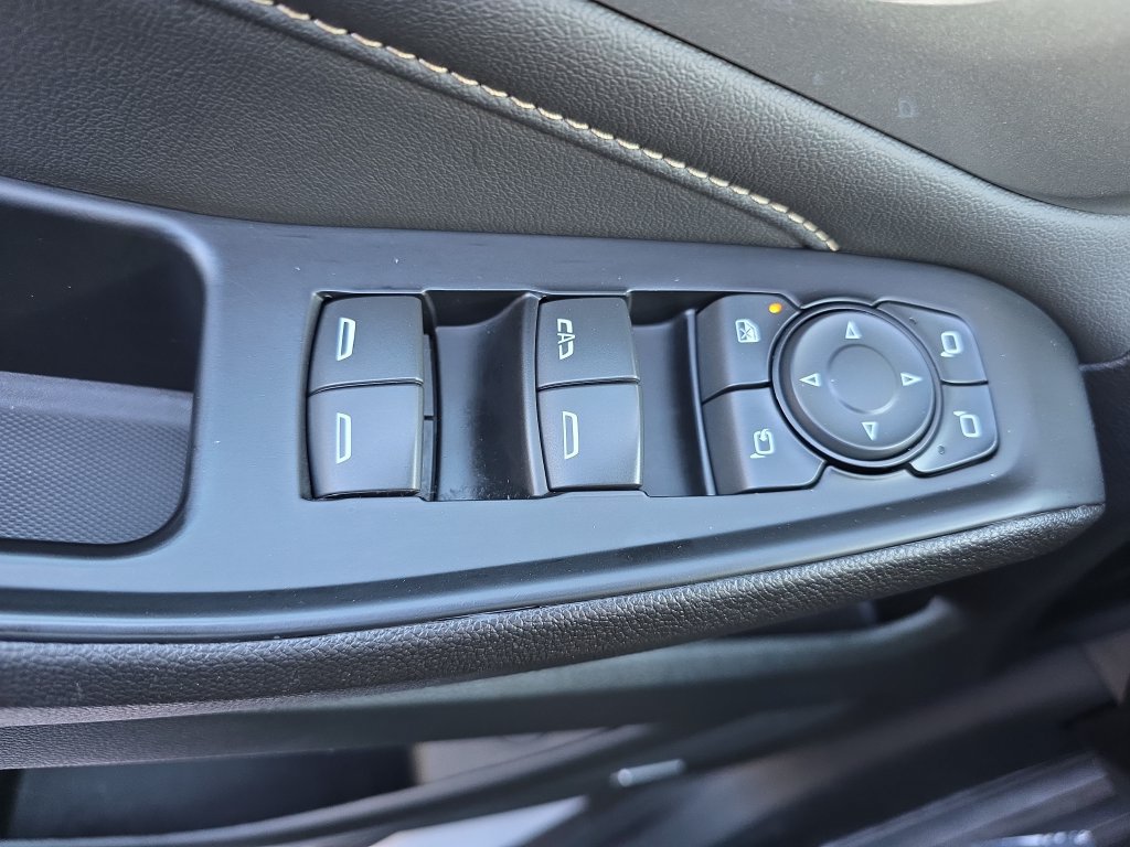 Used 2023 Chevrolet Traverse LT w/ LT Premium Package AWD/4WD image 32