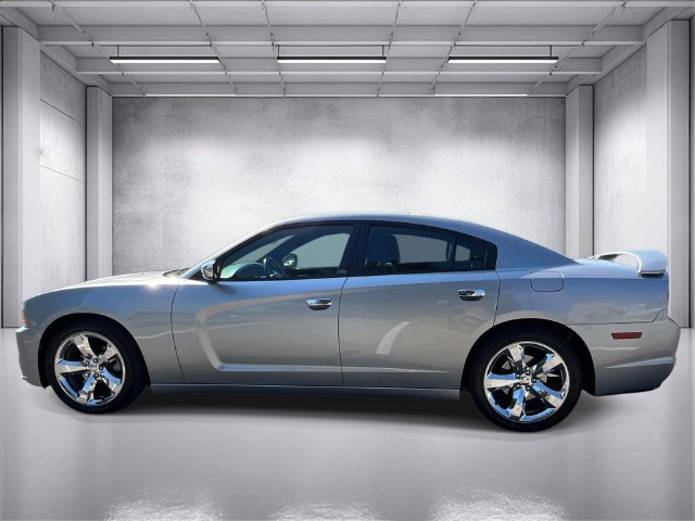 Used 2013 Dodge Charger SXT RWD image 6