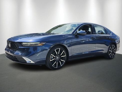 Used 2023 Honda Accord Touring image 3