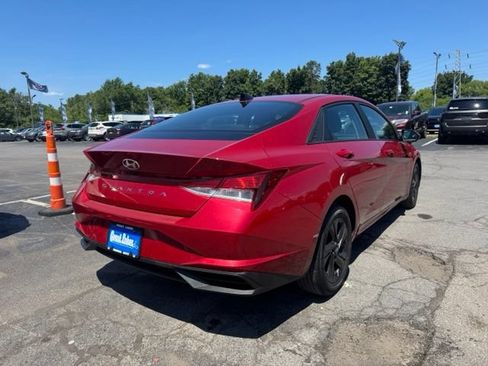 Used 2023 Hyundai Elantra SEL FWD image 2