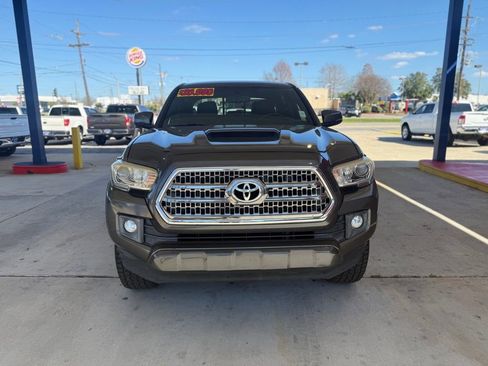 Used 2016 Toyota Tacoma TRD Sport w/ Towing Package image 8