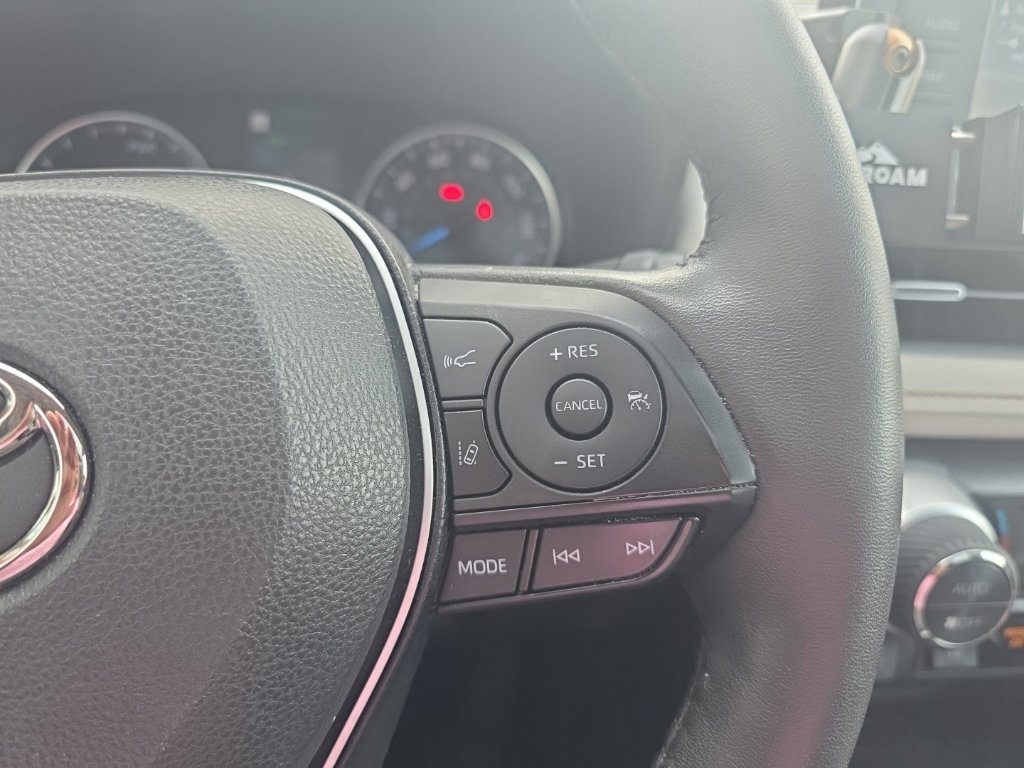 Used 2022 Toyota RAV4 XLE Premium AWD/4WD image 23