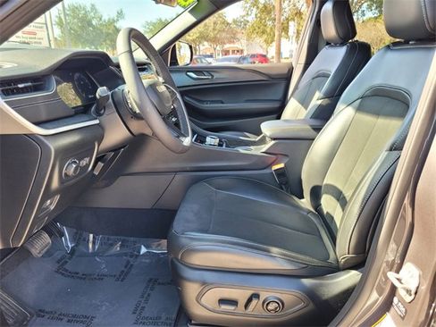 Certified 2025 Jeep Grand Cherokee L Altitude image 13