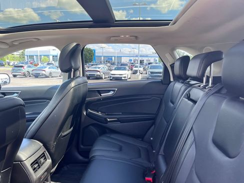 Used 2018 Ford Edge Titanium w/ Equipment Group 302A AWD/4WD image 20