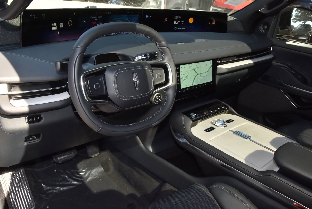 New 2027 Lincoln Navigator Reserve w/ Jet Appearance Package AWD/4WD image 37