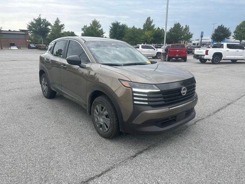 Used 2025 Nissan Kicks S FWD image 3