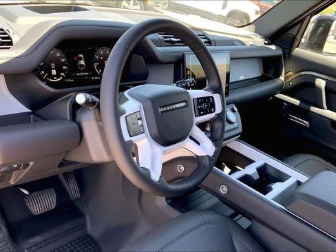 New 2025 Land Rover Defender 110 X-Dynamic SE image 8