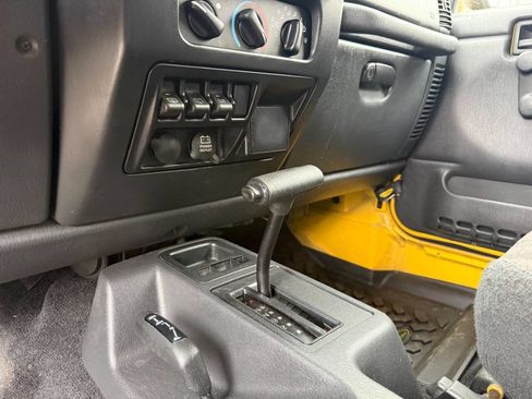 Used 2004 Jeep Wrangler 4WD image 31