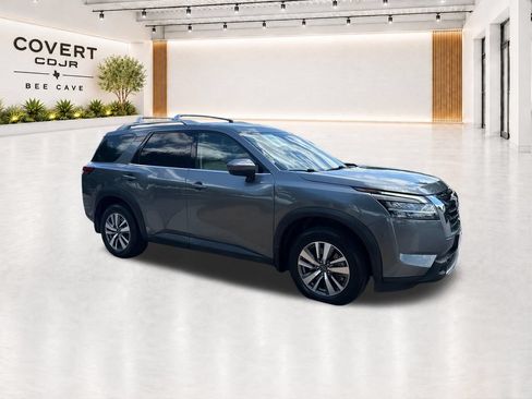Used 2023 Nissan Pathfinder SL AWD/4WD image 15