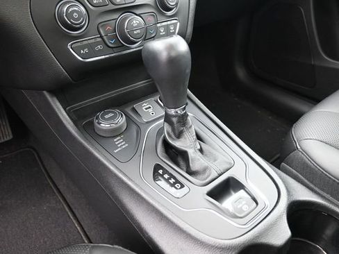 Used 2020 Jeep Cherokee Latitude Lux w/ Comfort/Convenience Group image 32