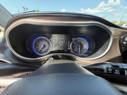 Used 2017 Chrysler Pacifica Touring-L Plus w/ Advanced Safetytec Group FWD image 33