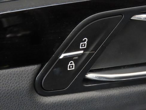 Certified 2026 Porsche Macan AWD/4WD image 37