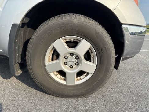 Used 2007 Nissan Frontier SE w/ SE Value Truck Pkg AWD/4WD image 7