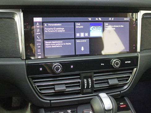 Certified 2026 Porsche Macan GTS AWD/4WD image 26